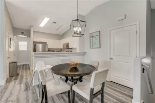 Photo #5: 2394449 Listing