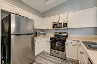 Photo #6: 2394449 Listing