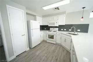 Photo #6: 2394453 Listing 