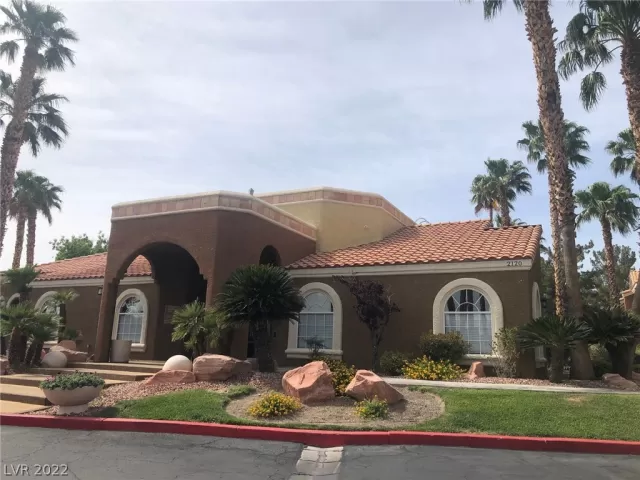 MLS: 2394506 Condo For Sale