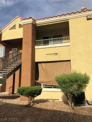 Photo #3: 2394506 Listing