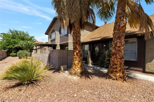 MLS: 2394535 Condo For Sale