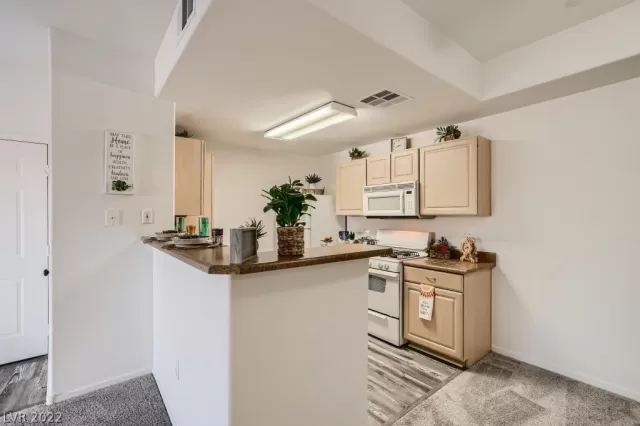 MLS: 2394538 Condo For Sale