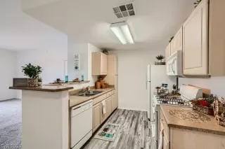 Photo #1: 2394538 Listing