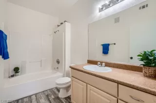 Photo #5: 2394538 Listing