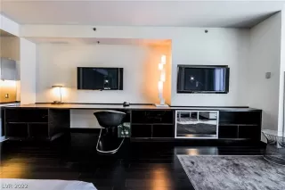 Photo #2: 2394613 Listing 