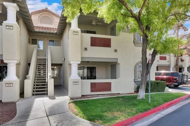 MLS: 2394666 Condo For Sale