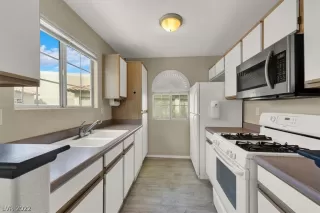 Photo #5: 2394666 Listing