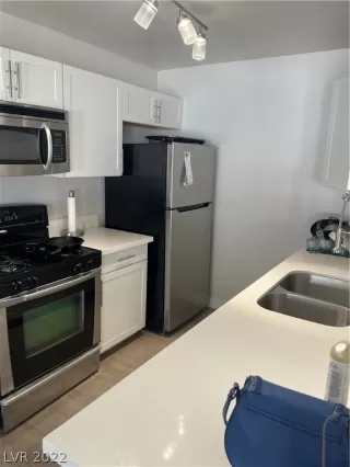 Photo #2: 2394671 Listing