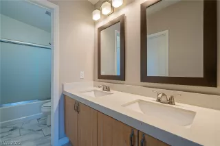 Photo #5: 2394703 Listing 
