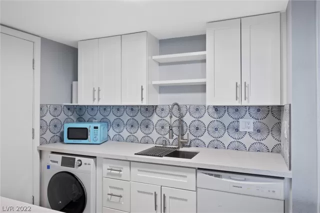 MLS: 2394704 Condo For Sale