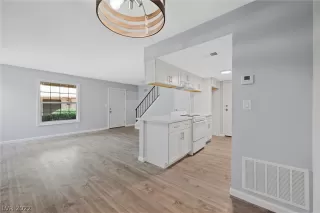 Photo #3: 2394704 Listing 