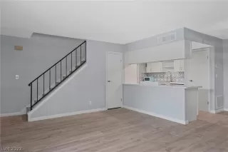 Photo #4: 2394704 Listing 