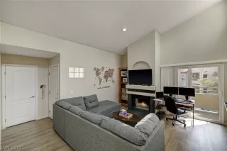 Photo #2: 2394723 Listing