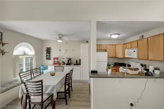 Photo #5: 2394723 Listing