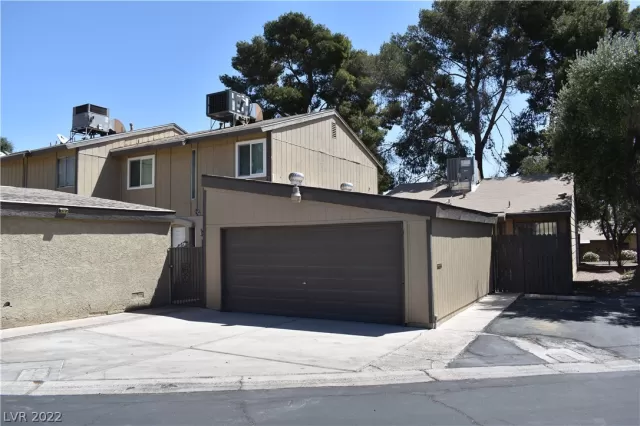 MLS: 2394726 Condo For Sale