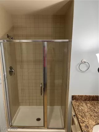 Photo #5: 2394733 Listing 