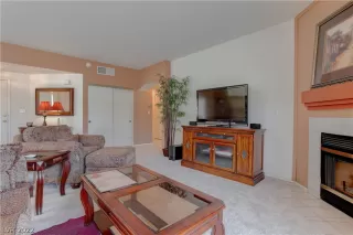 Photo #4: 2394819 Listing