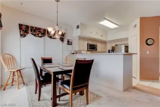 Photo #6: 2394819 Listing