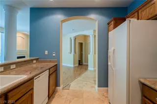 Photo #5: 2394892 Listing 