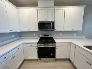 Photo #2: 2394903 Listing 