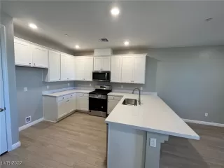 Photo #3: 2394903 Listing 