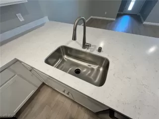 Photo #5: 2394903 Listing 