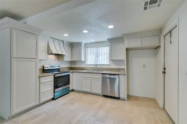 MLS: 2394929 Condo For Sale