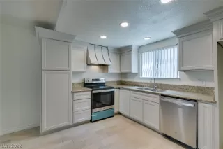 Photo #2: 2394929 Listing 