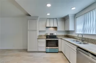 Photo #3: 2394929 Listing 