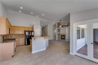 Photo #4: 2394963 Listing