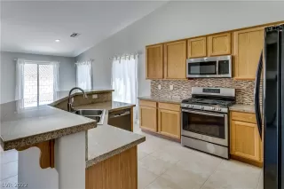 Photo #5: 2394963 Listing