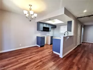 Photo #5: 2394999 Listing 