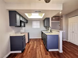 Photo #6: 2394999 Listing 