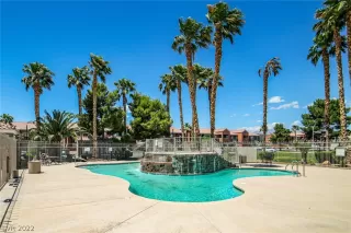 Photo #3: 2395003 Listing