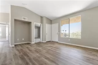 Photo #4: 2395005 Listing