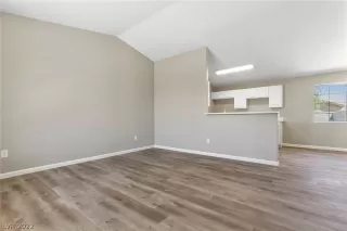 Photo #5: 2395005 Listing