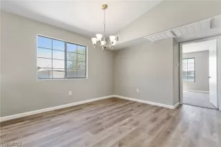 Photo #6: 2395005 Listing