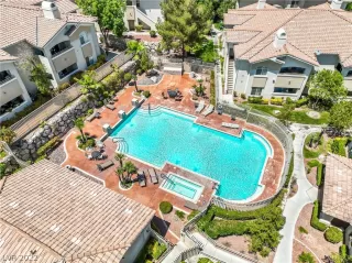 Photo #1: 2395034 Listing