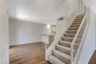 Photo #5: 2395039 Listing 