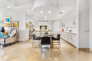 Photo #3: 2395090 Listing