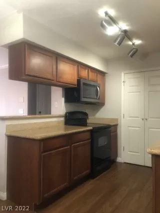 Photo #3: 2395093 Listing