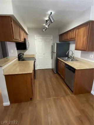 Photo #4: 2395093 Listing