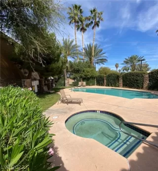 Photo #6: 2395093 Listing