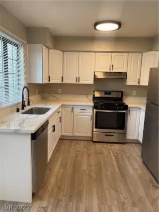 Photo #3: 2395102 Listing 