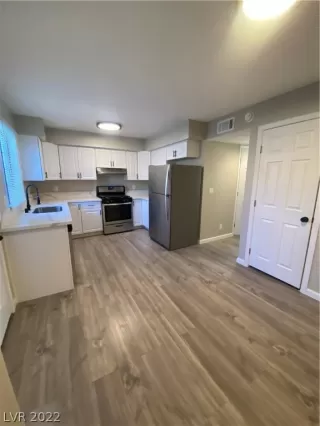 Photo #4: 2395102 Listing 