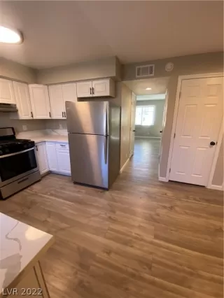 Photo #5: 2395102 Listing 