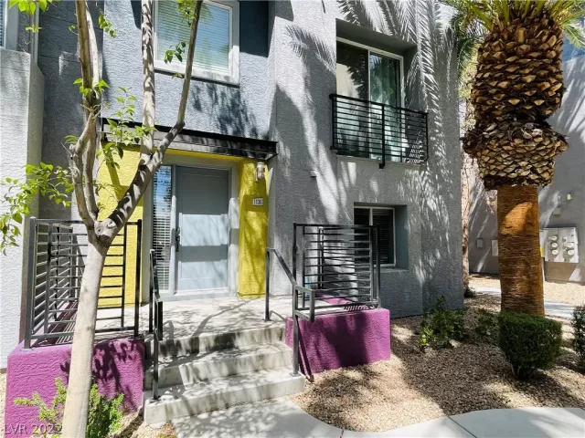 MLS: 2395116 Condo For Sale