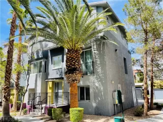 Photo #1: 2395116 Listing