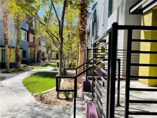 Photo #2: 2395116 Listing